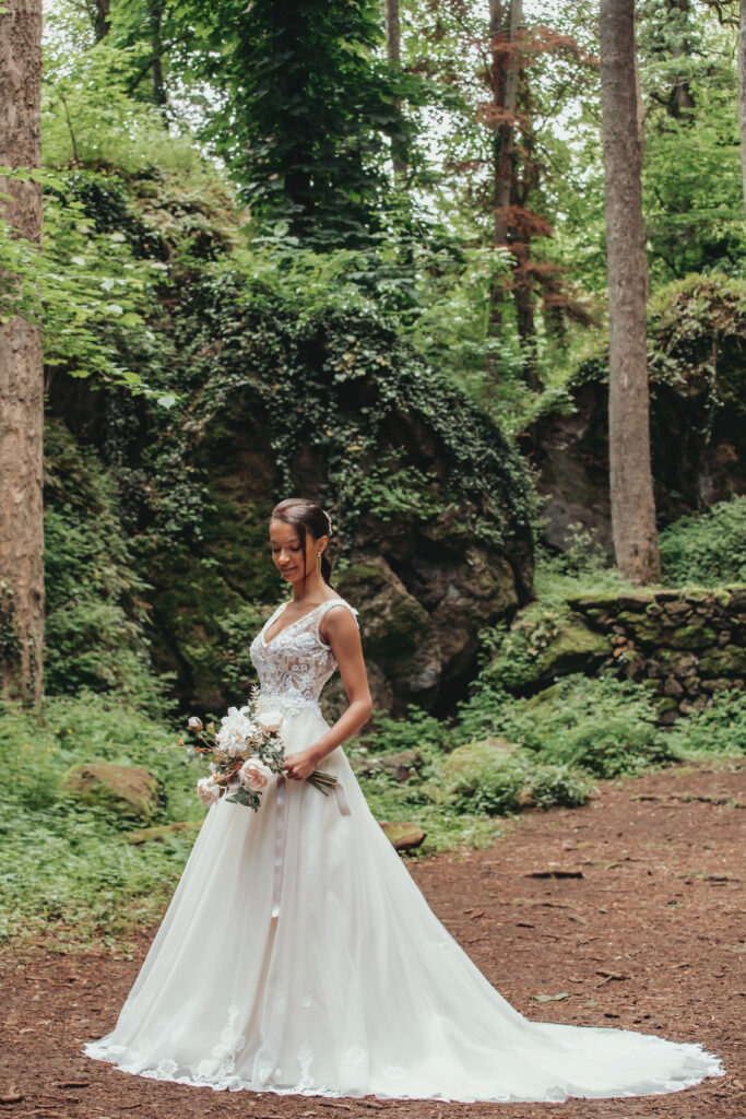 Robe style princesse Dentelle corsage saint-paulien