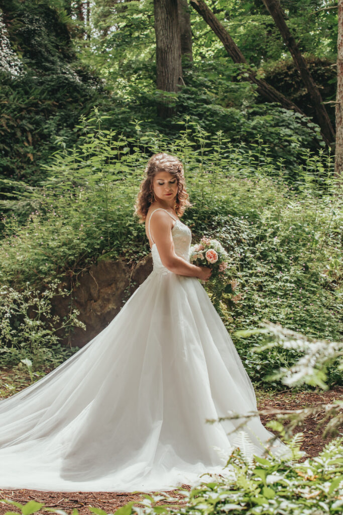 robe blanche en tulle traine longue style princesse