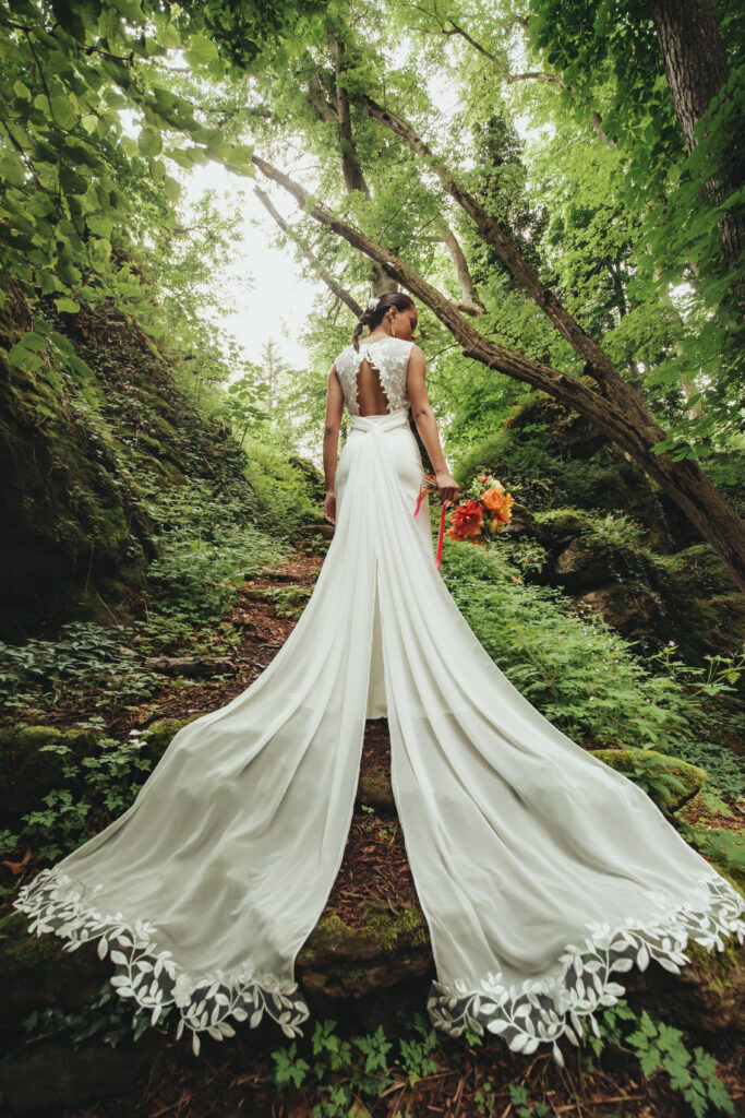 Robe de mariée deux pièces jupe et corsage et traine doubles