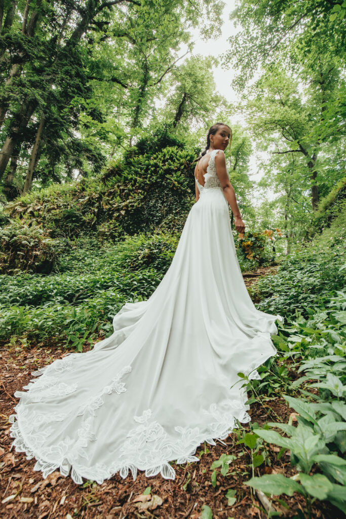 Traine amovible en mousseline fluide, applique dentelle délicates